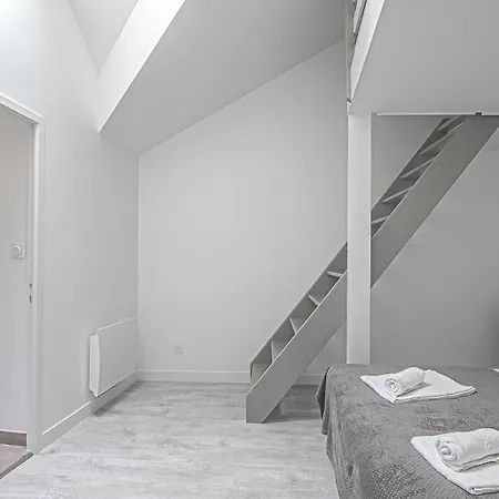 La Cour Des Teinturiers *