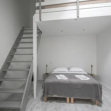 La Cour Des Teinturiers *