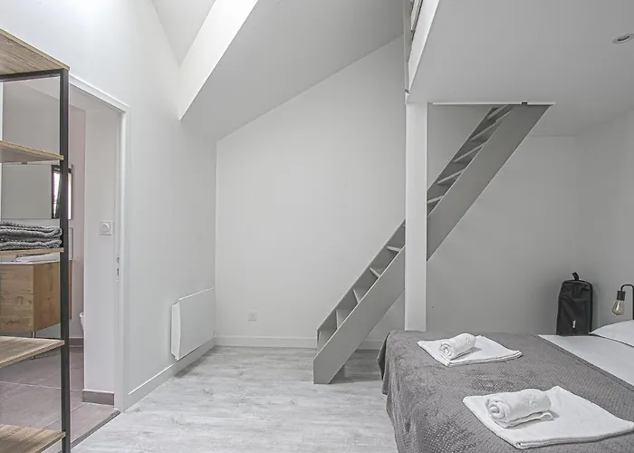 La Cour Des Teinturiers *