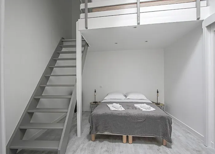 La Cour Des Teinturiers *