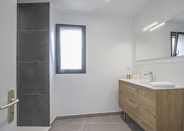 La Cour Des Teinturiers